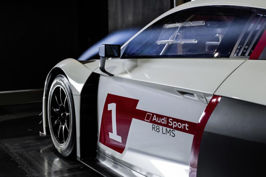 Детали экстерьера Audi R8 LMS 2015 года  (фото 36 из 49)